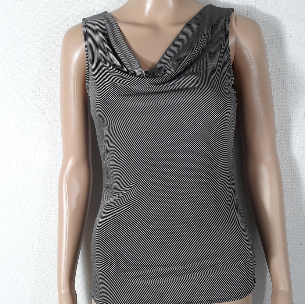 White House Black Market top size xs